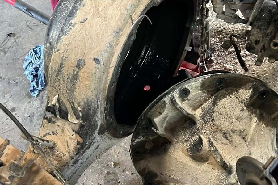 Heavy equipment final drive repair