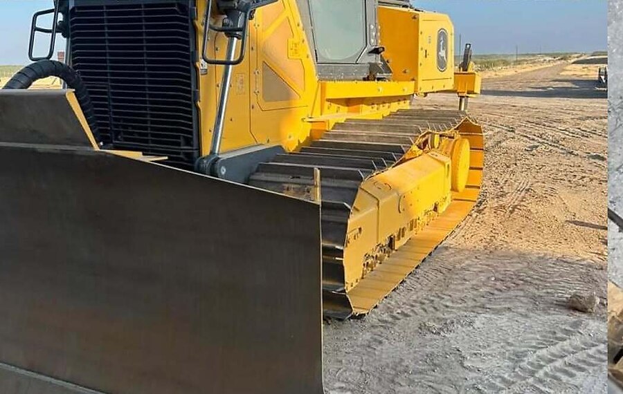 John Deere dozer serviced by Herling Fleet Services