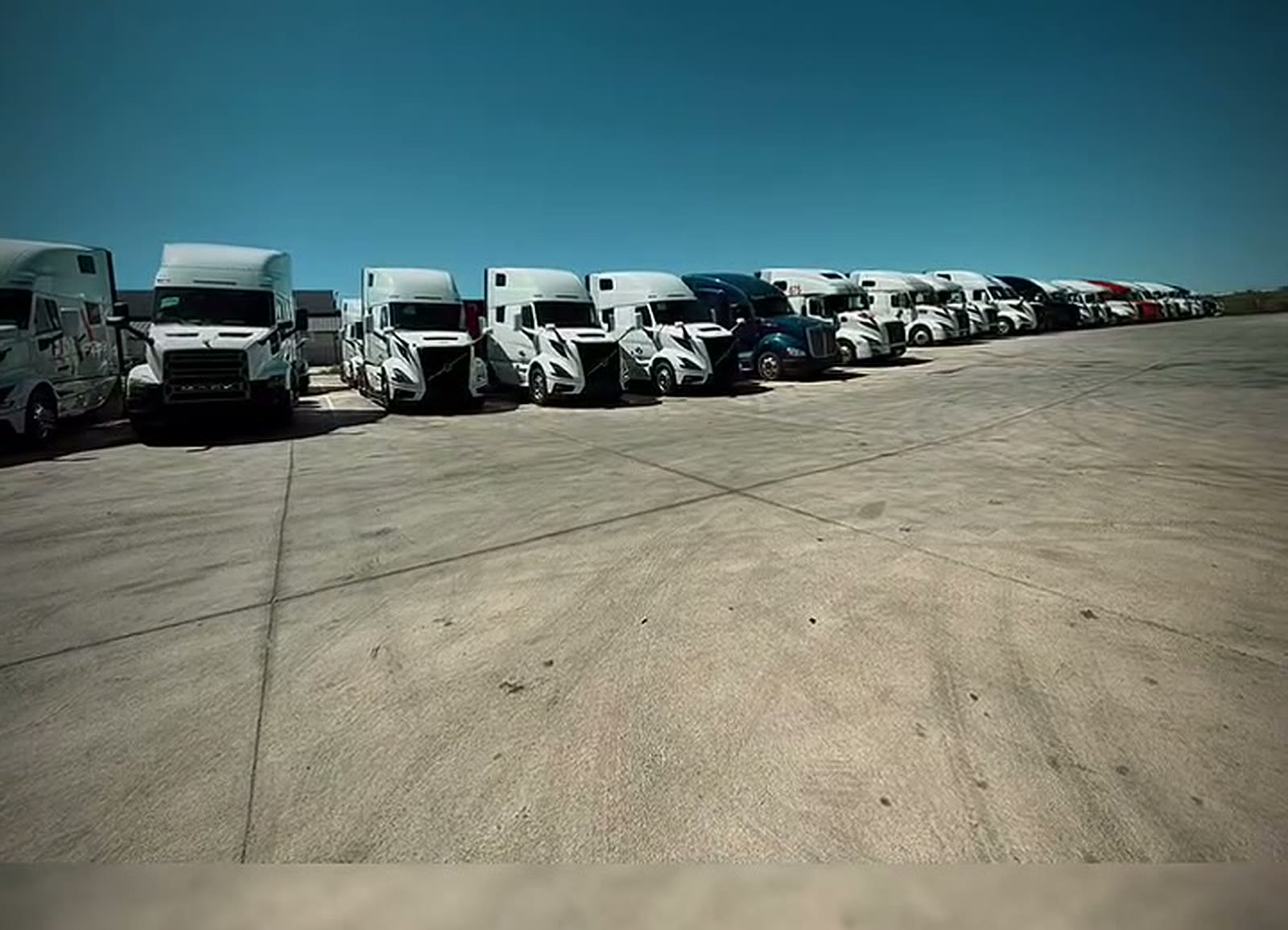 Fleet of semi trucks serviced by Herling Fleet Services